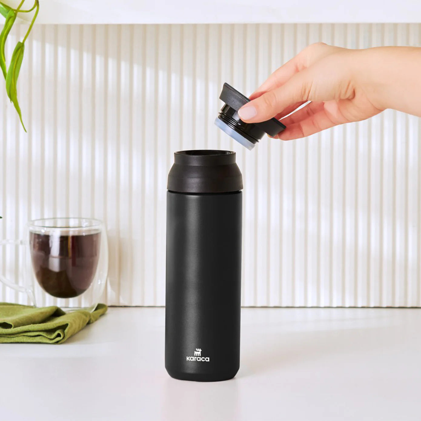 Karaca Rainbow Steel Auslaufsichere Thermoskanne 500 ml, schwarz