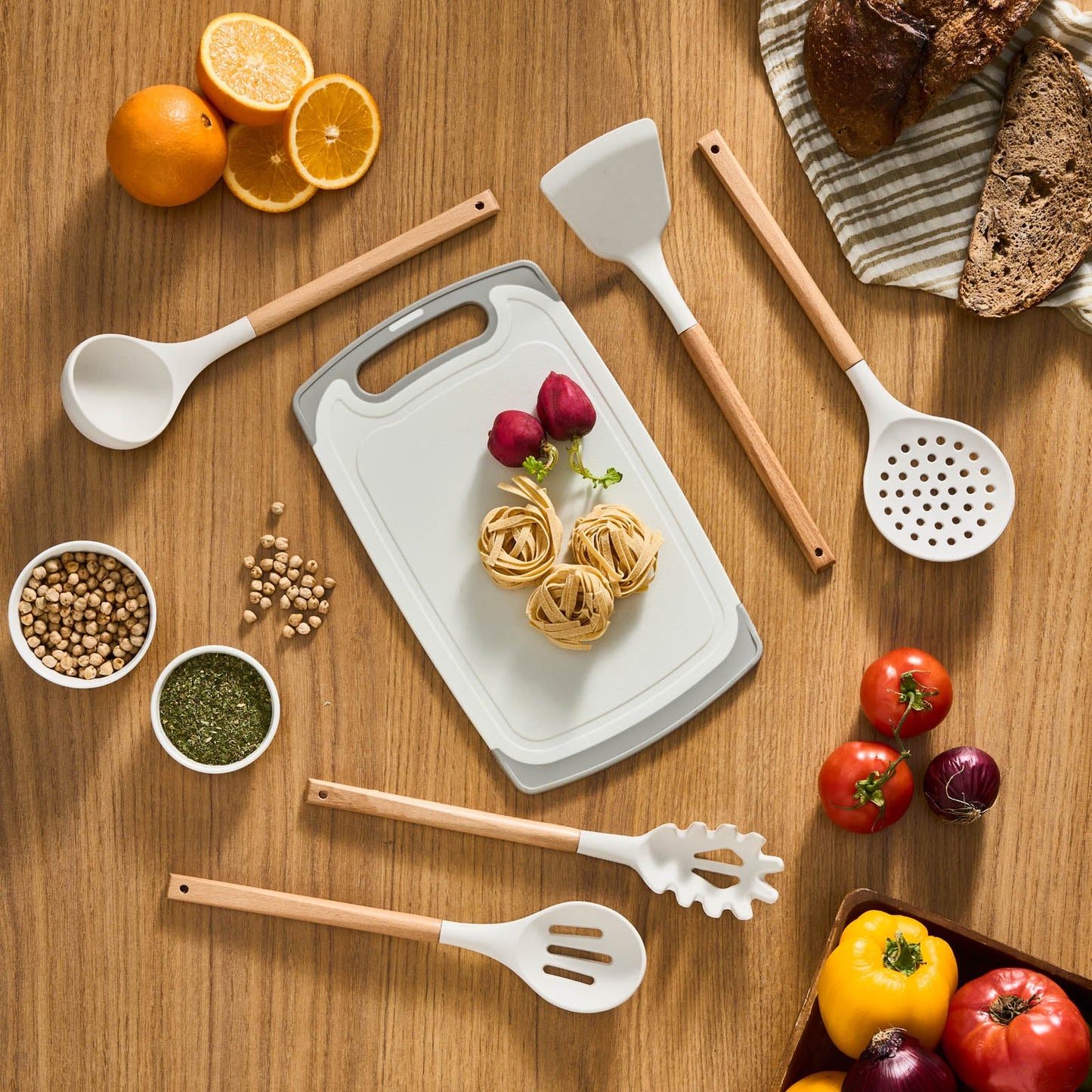 Karaca Massimo Messer, Servierbesteck und Schneidebrett-Set, Creme