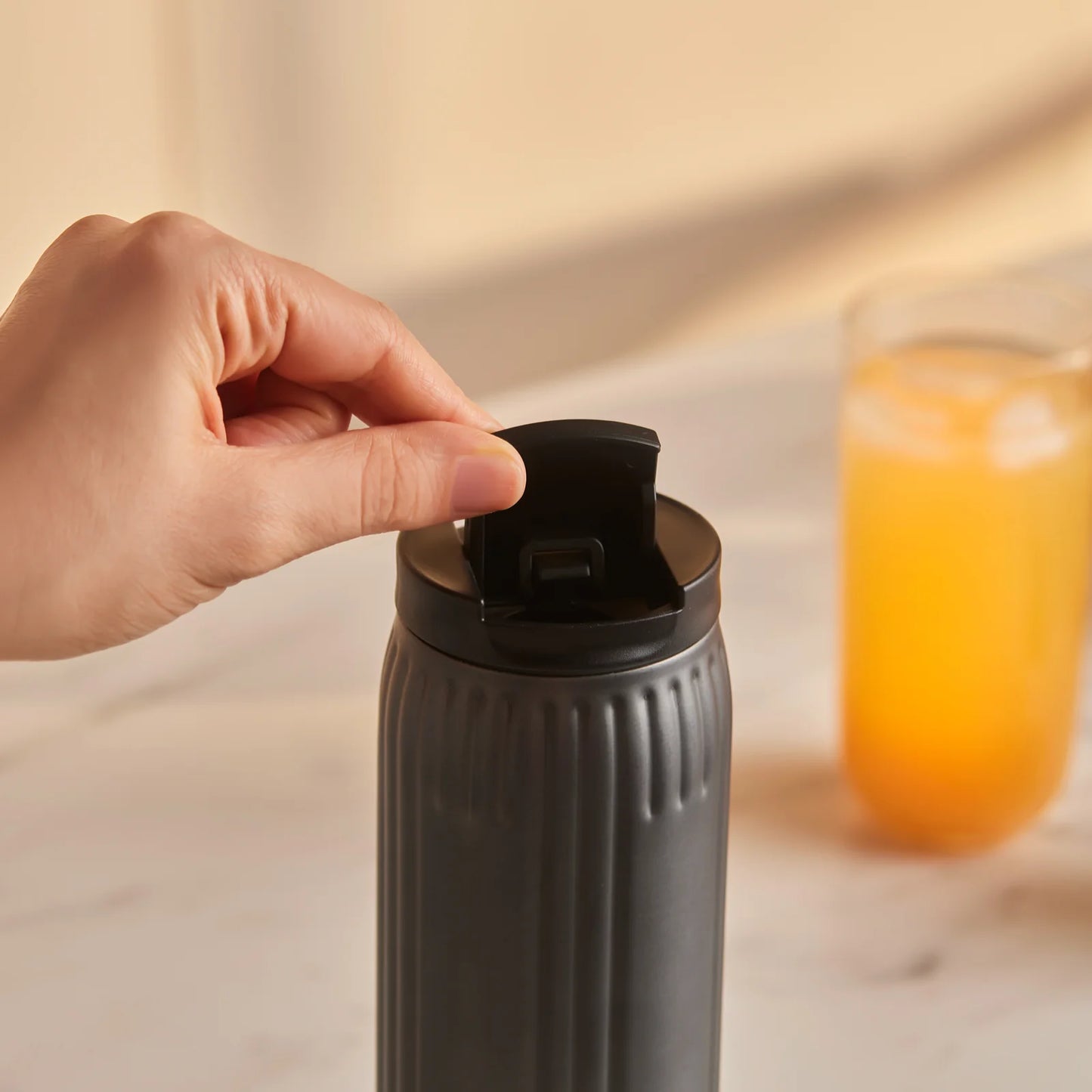 Karaca Rimo Auslaufsicherer Edelstahl-Thermos 600 ml, Anthrazit