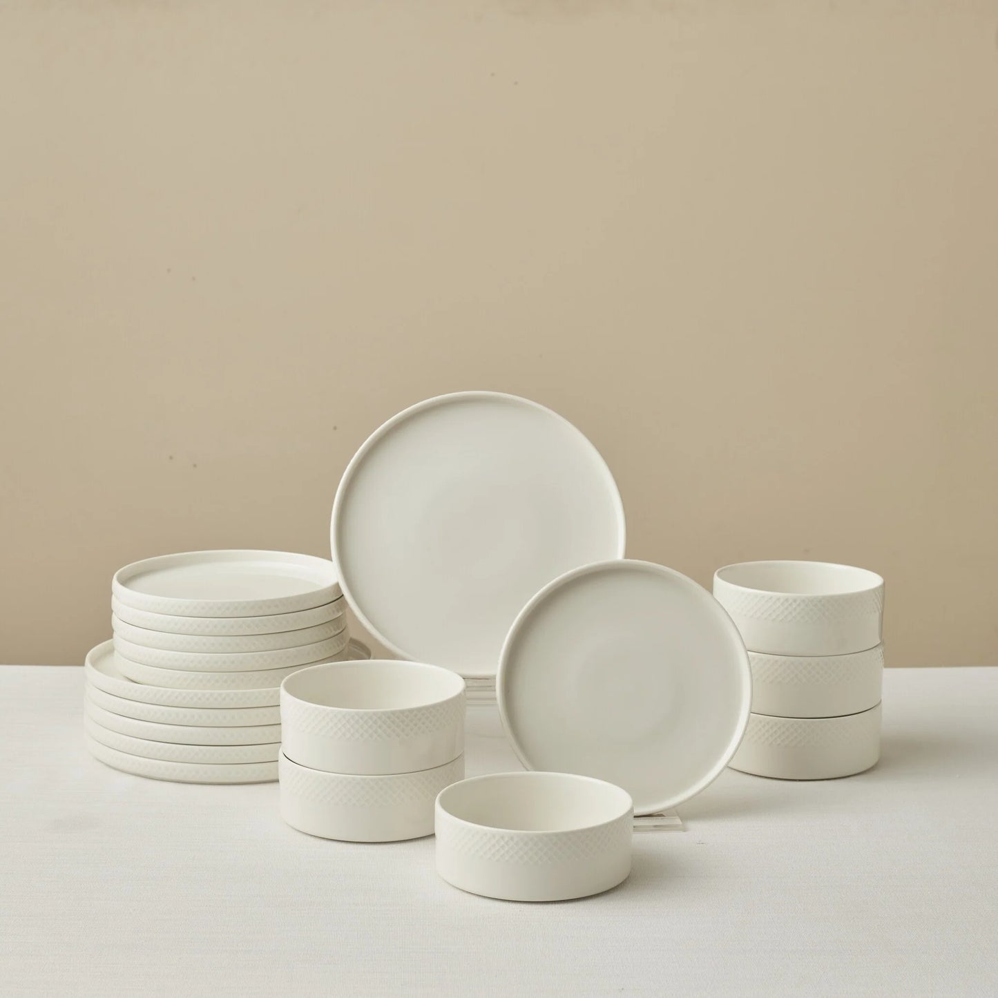 Karaca Salvare Diamond 18-teiliges Bone China-Geschirrset für 6 Personen, weiß