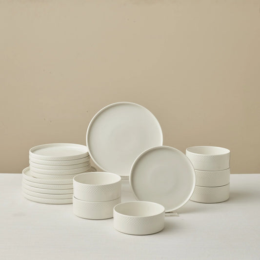Karaca Salvare Diamond 18-teiliges Bone China-Geschirrset für 6 Personen, weiß