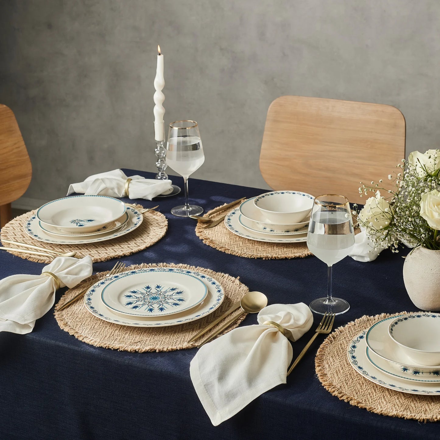 Karaca Forever Bone China Iznik 24-teiliges Tafelservice für 6 Personen, Mehrfarbig