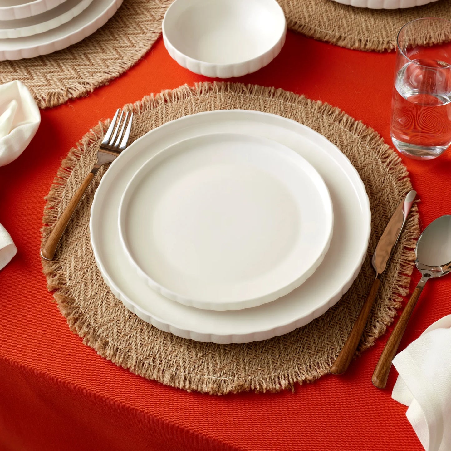 Karaca Stream Bone China Pumpkin 24-teiliges Tafelservice für 6 Personen, Weiß