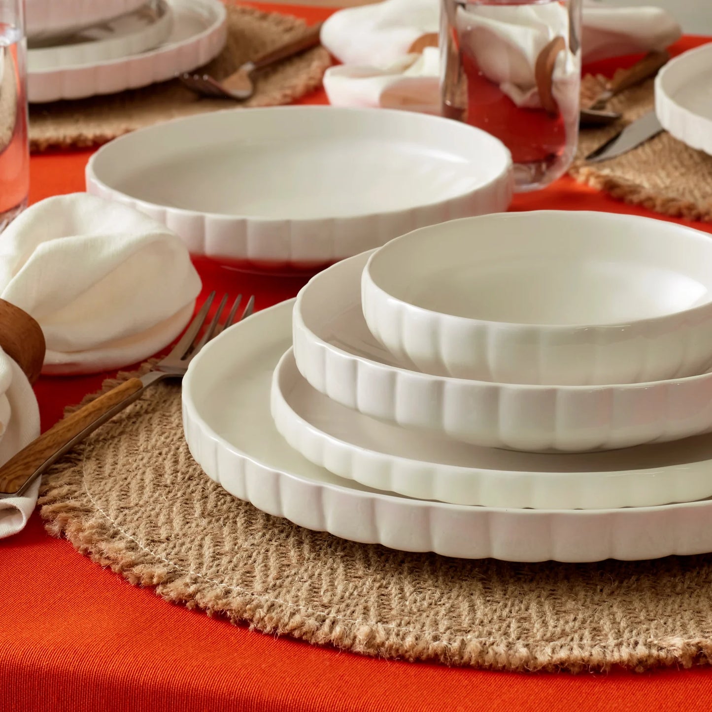 Karaca Stream Bone China Pumpkin 24-teiliges Tafelservice für 6 Personen, Weiß