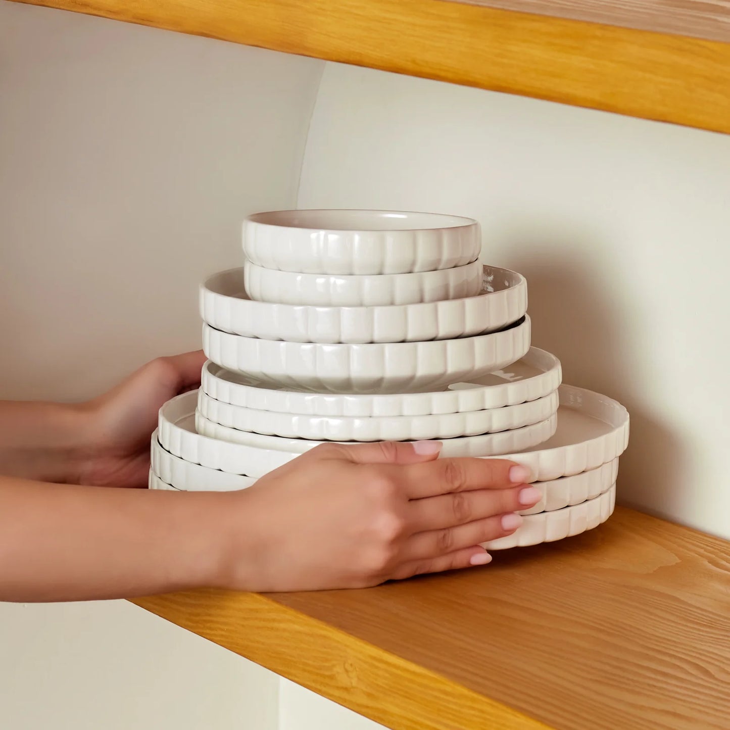 Karaca Stream Bone China Pumpkin 24-teiliges Tafelservice für 6 Personen, Weiß