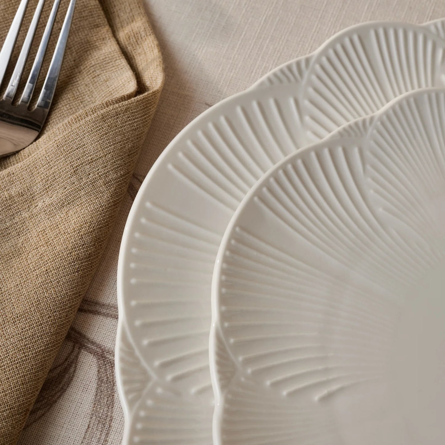 Karaca Bloom 24-teiliges Bone China Tafelservice für 6 Personen, Weiß